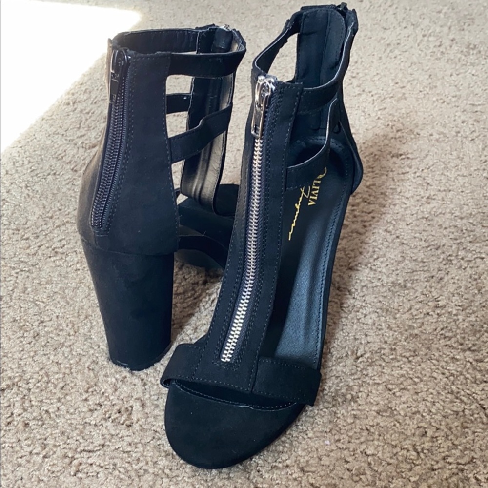 Heels - Picture 3 of 3